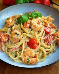 Pasta con camarones en salsa de queso