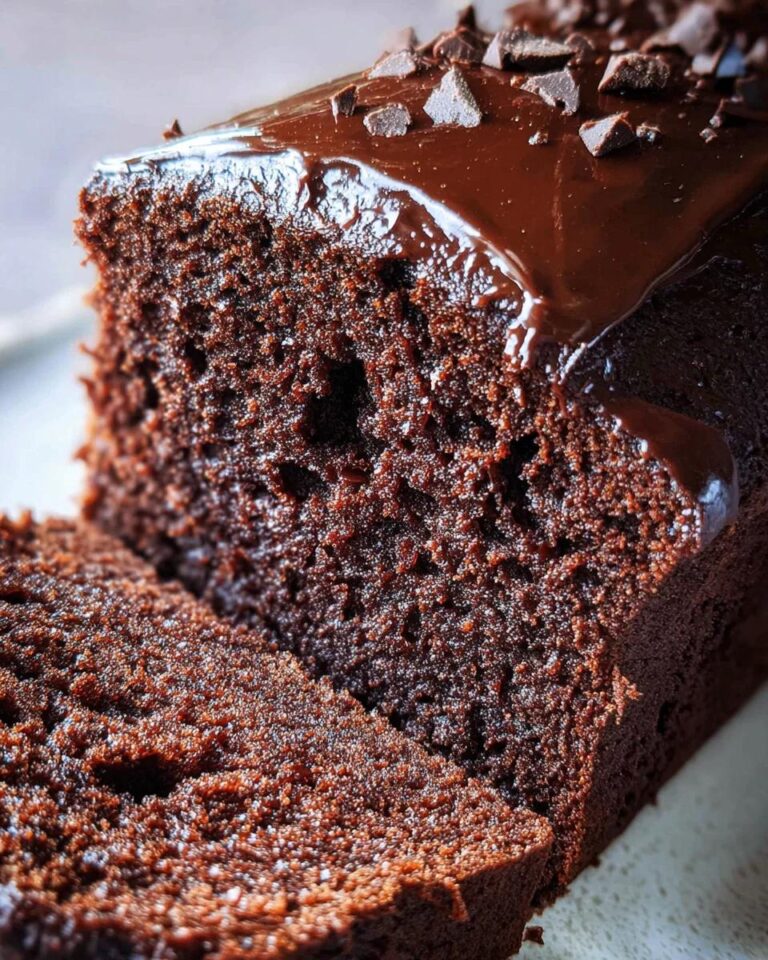 Pastel de chocolate jugoso en molde