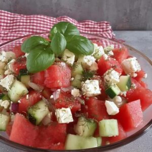 Ensalada de melon con feta y pepino